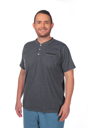 21146A Camiseta hombre, cuello nerú tejido, bolsillo funcional.