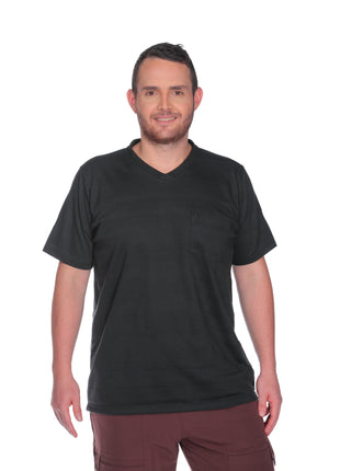 21152A Camiseta hombre, bolsillo funcional, cuello tejido en V.