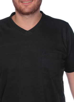 21152A Camiseta hombre, bolsillo funcional, cuello tejido en V.