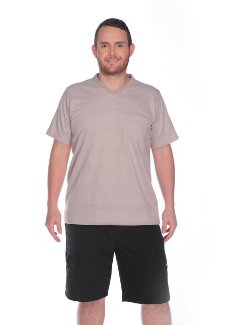 21152A Camiseta hombre, bolsillo funcional, cuello tejido en V.