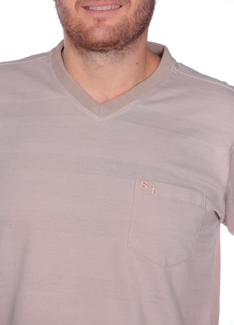 21152A Camiseta hombre, bolsillo funcional, cuello tejido en V.
