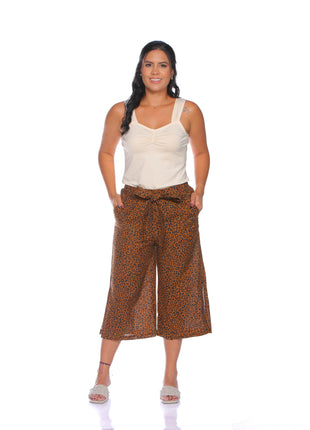 33278A capri con cinturón, silueta ajustada, animal print.