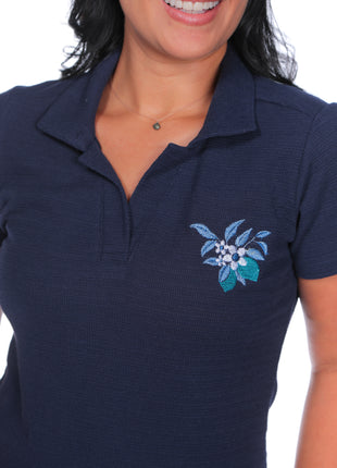 23375B Camiseta silueta ajustada, tela con efecto, bordado floral.