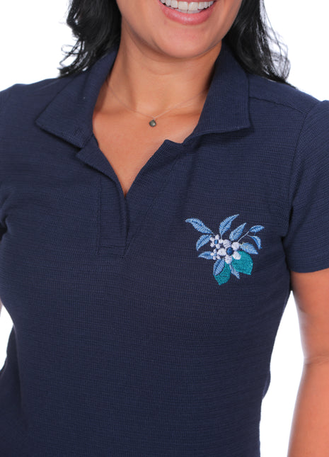 23375B Camiseta silueta ajustada, tela con efecto, bordado floral.