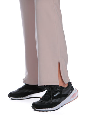 43376A Pantalón silueta ajustada, en burda con pretina elástica, abertura en bota.
