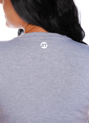 23393A, camiseta silueta ajustada, cuello redondo, con bolsillo.