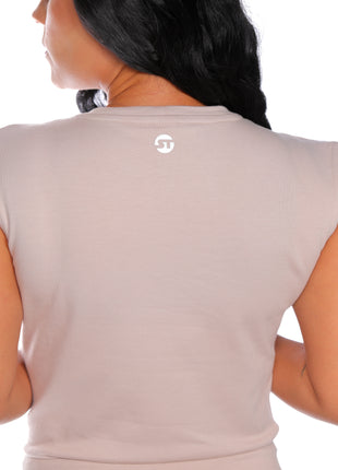 23393A, camiseta silueta ajustada, cuello redondo, con bolsillo.