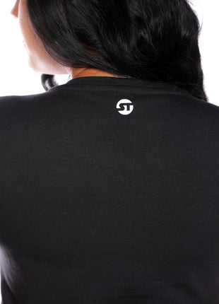 23393A, camiseta silueta ajustada, cuello redondo, con bolsillo.