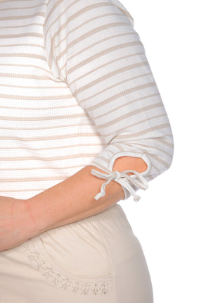 23631B Bluson silueta amplia, detalle en mangas.