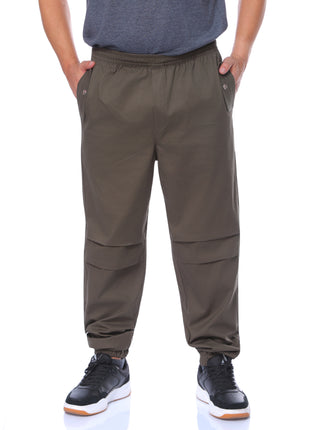Pantalón tipo jogger, bota resortada.
