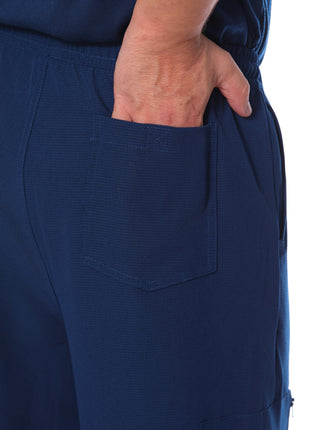 Pantalón pretina resortada, bota recta, bolsillos al costado.