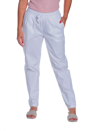 43471A Pantalón silueta ajustada, bordado en pierna izquierda.