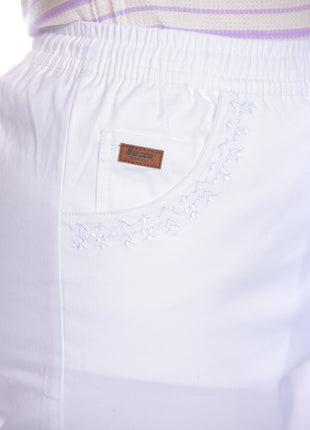 43631B pantalón silueta amplia, bordado en bolsillos.