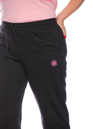 43741B pantalón silueta amplia, pretina cómoda resortada.