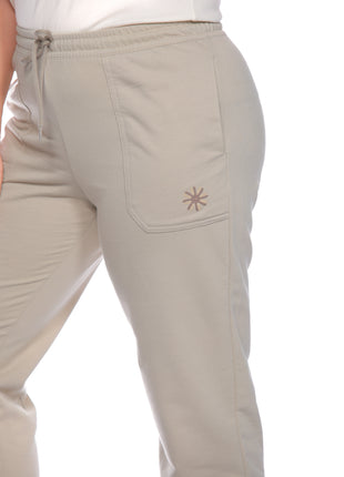 43741B pantalón silueta amplia, pretina cómoda resortada.