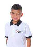 1) Clic en el logo de tu colegio para ver los uniformes.